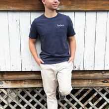 Faherty Sunwashed Regenerative Pocket Tee – dune navy, bartaco font